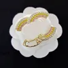 Broches, broches Designer Lettre classique Style de luxe Printemps Mode Bijoux Accessoires Nouveau Ruban Couleur Charme Femmes LQWK