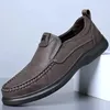 Mężczyzn Casual Skórzany buty oddychające buty Man Zapatos Hombre Casual Mens Sneakers Sapatos Masculinos Skórzowe buty do M 240402