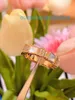 2024 Designer Marque De Luxe Bijoux Bagues V Naturel Blanc Fritillaria Os Femelle Plaqué 18k Or Rose En Forme De Serpent Rouge Jade Moelle Ensemble Bague En Diamant