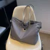 Sac à main de la marque de vente au détail en gros sac de voyage pour femmes pour femmes grande capacité portable un fourre-tout épaule à la mode et à bagages légers