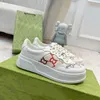 Designer sneakers rhyton casual skor läder tjock suled mens kvinnor pappa sneaker vintage chaussures snörning ökar plattform fritid gussie skor