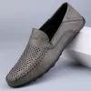 Chaussures d'été Nouvelles chaussures en cuir authentiques de haute qualité Chaussures décontractées de luxe Brand Man Mandons Breatte Slip on Light Driving Chaussures