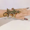 Bangle Womens Armband med fin justerbar öppningsmässig tigerband Form Stor armband Gift Daglig slitage Gratis frakt 240319