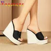 Chaussures de robe 2023 Nouvelle corde de paille tissage sandales compensées designer mode plage été style bohème talons hauts femmes pantoufles en plein air2MHQ H240321