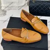 24ss Mocassini da donna Scarpe eleganti Designer Pelle di vitello con catena Slip on Mocassini Espadrillas Trapuntati Trama Ciabatte Scarpe da donna Nero Grigio Marrone Scarpe per il tempo libero all'aperto