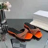 Kappy plażowe buty dla kobiet Rozmiar 34-42 Summer Silk Flat Crystal Bling Slajdes Pleted Designer Sandały klapki
