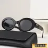 Lunettes de soleil de marque Marque Femmes Hommes 4235 Cadre ovale Jambes de miroir en métal Lentille verte Casual Sunnies Mode Rétro Petit cadre rond Sexy Femmes Lunettes de soleil avec boîte-cadeau