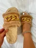 Terlik 2023 Kış Peluş Moda Açık Ayak Parmağı Düz ​​Renkli Kadın Sandalet Metal Zinciri Açık Hır Günlük Ayakkabılar H240325