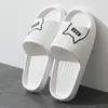 Tofflor kvinnor herr inomhus bad tjock plattform non-halp hem sommar katt tecknad flip flops strand sandaler damer skor01i0v8 h240322