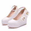Pumpar fashionabla söta vita blommor pumpar kvinnor bröllopskor höga klackar plattform skor damer festklänning kil brudtärna sandaler