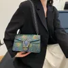 Borse transfrontaliere di marca di moda all'ingrosso Borsa da donna Nuova moda stampata a tre colori con catena a spalla singola a cavallo piccola quadrata