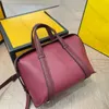 Yeni yüksek kaliteli tasarımcı çantası erkek ve kadın omuz çantası moda çanta altın tokası ayarlanabilir ve çıkarılabilir kuşak koyun kafesi lambsheepskin organ çantası