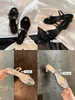 New Sandles Heels Head Pain Love Diamond Buckle Flat Sandals 슬리퍼 여성을위한 여름 검은 플립 플립 240228