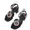 新しいPersbyopia Leather Sandals女性デザイナー豪華なカルフスキン生地品質素材の裏地ハイエンドシープスキンスリッパクラシックゴム靴節ホワイトハイヒール