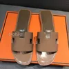 Designer tofflor orange glida kvinnor sandaler läderlägenheter mular sommar gummisandaler skjutreglage lyx strand klassisk semester flip flops