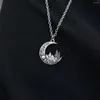 Colliers pendentifs Collier de phase de lune et de montagne de conception originale