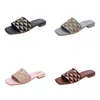 Broderade tygskivor tofflor svart beige flerfärgad broderi mulor kvinnors hem flip flops casual sandaler sommar läder platt gummi gummi