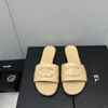 extérieur pour femmes sandal slipper Designer Slide Channel Sliders plage plaque plage de plage mule sexy metal logo hommes luxe 10a de qualité supérieure d'été Mobine de cuir sandale dame cadeau