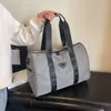 Partihandel detaljhandelsmärke modehandväskor bärbara bär på bagageväska för flygplan resor crossbody sport och fitns nya