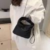 Atacado varejo marca moda bolsas das mulheres novo preto náilon pano bolsa triângulo corrente grande capacidade saco único ombro crossbody