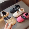 Yeni Stil Çocuk Sandalet Toddler Kızlar Yaz Plaj Slaytları Çocuk Bebek Kayma Terlik Hafif Kapalı Toe Prenses Deri Ayakkabı
