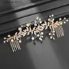 Diademi Pettine per capelli da sposa Fascia per capelli dorata a foglia lunga Accessori per capelli da sposa Accessorio per capelli fatto a mano di lusso con perle di cristallo Y240320