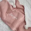 Nome personalizado cobertores do bebê nascido malha swaddle envoltório algodão crochê criança infantil cama do bebê berço carrinho de criança capa 240311