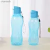 Waterflessen 1/2PCS Plastic beker Sportwaterbeker met grote capaciteit Draagbare sportwaterbeker Effen kleur Waterfles Drinkgereedschap 1100ml yq240320