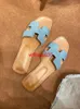 Sandales en cuir oran pantoufles femmes HB Slippées à fond plat pour vêtements d'extérieur pour femmes 2024 Nouveau Springsummer en cuir authentique Toe Toe Denim cas ont le logo KW2I