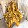 Foulards Mode Châles Léopard Imprimé Satin Serviette De Plage 2024 Quatre Saisons Longue Soie Europe Et Amérique 180X90CM Bandannas