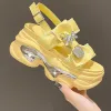 Sandales Sangle Bling Sandales Chunky Sandals Summer 9cm d'épaisseur Corloge de plage Slippers Femme Belle plate-forme jaune haute sandales Mujer