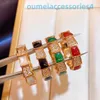 2024 PROJEKTOWANIE LUXURY BRINDERY BAINDLY BADE PIERONY Bone Womens 18K Gold Plant Białe Fritillaria Red Jade Marrow Snake Ring Light Nowe zabezpieczenie kolorów