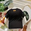 夏の新しいポプルメンズファッショナブルなプリントTシャツカジュアル男性スリムフィットブラックデザイナーラウンドカラーボーイズサイズ短袖トップティー