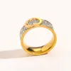 Anel de designer de luxo banhado a ouro 18K para mulheres estilo clássico anel de letras duplas anéis de diamante cheio de diamante festa de casamento presente joias de alta qualidade