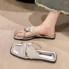 Kapcie Kobiety moda elegancka opaska krzyżowa Flats buty na pięcie Dziewczyna 2024 Summers Casual Beach Slajdes Sandalias Flip Flop Footwe