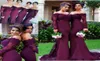 Barato Borgonha uva sereia vestidos de dama de honra fora do ombro rendas apliques mangas compridas personalizado até o chão para empregada de casamento de H2699013