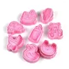 Moldes de cozimento 8 Pçs/set Desenhos Animados Tema Do Bebê Cortadores de Biscoito Pressable 3D Molde de Biscoito Carimbo de Massa Mini Ferramentas de Plástico DIY