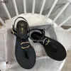 Nya designer kvinnor tofflor platta sandaler sommar modemärke damer skor strand casual kvinna lyxkanal kvinnliga läder tofflor