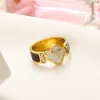 18k guldpläterad lyxdesigner ring för kvinnor mode ring dubbel bokstav designers ringar pärla skal ring bröllop fest gåva smycken hög kvalitet