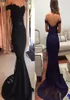 2019 Sexy spalle scoperte pizzo nero sirena abiti da damigella d'onore lungo sexy backless Sweep treno damigella d'onore abiti da sposa economici Par3669926