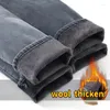 Jeans para hombres Cepillado Lujo Invierno Terciopelo Fleece Hombre Térmico Cálido Coreano Versátil Elástico Felpa Espesar Slim Lápiz Pantalones