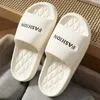 Slipare 2024 Kvinnor Bad tjock plattform Non-Slip Home Solid Color Letter Flip Flops Beach Sandals Ladies Slides inomhus utomhus06 H240322