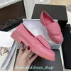 Buty designerskie pikowane mokasyny buty 100% prawdziwe skórzane mokasyny Moccasin Flat Buty Jambsin Quild ze złotym sprzętem luksusowym rozmiar 35-41