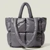 Borse da sera 2024 Inverno Cotone Space Bale Borse di lusso Borse da donna Designe Borsa in piumino Piuma Spalla di grande capacità Sac A Main Bolsas