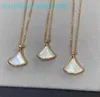 2024 Jewelry Designer Brand Pendant Necklaces v Gold Small Skirt Necklace Qixi White Fritillary Red Chalcedony Fan 18k Female