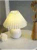 Plissee Keramik Tischlampe Schlafzimmer INS Mädchen Nordic Nachttischlampe Kreative Retro Nachtlicht Stoff Schreibtischlampe 240305