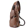 Sacs de plein air Bandoulière pour hommes USB Sac de poitrine Designer Messenger en cuir épaule diagonale paquet sac à dos voyage