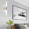 Lampes murales Nordic Simple Métal Light Up Down Minimaliste LED Éclairage intérieur Chambre à coucher Salle à manger Miroir Foyer Décor 6pa