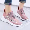 Casual Shoes Ladies Summer Mesh Fly Woven Dreathable Sneakers Sport Tennis Elastic Bekväm att köra icke-halkan Vulkaniserad sko