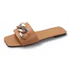 Pantoufles Mignon grande taille femmes été pantoufle bout carré chaîne sans lacet plat glisser sandales plage tongs chaussure décontractée dames 028XXW H240322TIY5 H240322